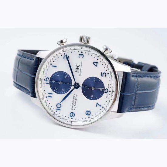 IWCポルトギーゼ IW371620 2022年最新モデル ポルトガル・クロノグラフ ムーブメントの精巧な機構が一望可能/サイズ:41mm×13mm 新設計バックル より快適でエレガントな着け心地を実現 特別カスタムムーブメントCAL.69355ベースを採用! 驚異的な精度(秒ぶれなし)正品と同一の高度な研磨技術・手首にフィットする理想的なプロポーション・両面サファイアクリスタルガラス(超高透明度)「ポルトガル・クロノグラフ」の真髄をこの価格で体感できる唯一のモデル IWCポルトギーゼ IW371620 2022年最新モデル ポルトガル・クロノグラフ ムーブメントの精巧な機構が一望可能/サイズ:41mm×13mm 新設計バックル より快適でエレガントな着け心地を実現 特別カスタムムーブメントCAL.69355ベースを採用! 驚異的な精度(秒ぶれなし)正品と同一の高度な研磨技術・手首にフィットする理想的なプロポーション・両面サファイアクリスタルガラス(超高透明度)「ポルトガル・クロノグラフ」の真髄をこの価格で体感できる唯一のモデル