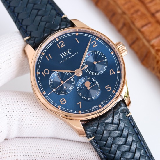 【GEファクトリー新作登場】IWCポルトギーゼ最新モデル 時間・日付・曜日・閏年表示・真ムーンフェイズ・月表示を完璧に搭載!正品と遜色ない機能美を実現した傑作が登場!・サイズ:42mm×13mm(最適な厚みバランス)CNC精密加工による超高精度仕上げ!前後サファイアクリスタルガラス ・ムーブメントCal.82650・テンプ位置を正品と完全一致させるため数百時間の開発を投入!構造99%一致・調整方法100%再現 3つのサブダイアルで視認性向上:3時:日付表示6時:月表示+真ムーンフェイズ(月周期完全再現)9 【GEファクトリー新作登場】IWCポルトギーゼ最新モデル 時間・日付・曜日・閏年表示・真ムーンフェイズ・月表示を完璧に搭載!正品と遜色ない機能美を実現した傑作が登場!・サイズ:42mm×13mm(最適な厚みバランス)CNC精密加工による超高精度仕上げ!前後サファイアクリスタルガラス ・ムーブメントCal.82650・テンプ位置を正品と完全一致させるため数百時間の開発を投入!構造99%一致・調整方法100%再現 3つのサブダイアルで視認性向上:3時:日付表示6時:月表示+真ムーンフェイズ(月周期完全再現)9