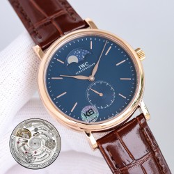 IWC アイ・ダブリュー・シTW新作 美の頂点 IWCポートフィーノ パーペチュアルカレンダー ムーンフェイズ IWC(アイ・ダブリュー・シー)が誇る最高傑作、ポルトフィーノIW510103オープンハートモデルが登場。高級316Lステンレススチールケース*鏡面研磨仕上げで滑らかな質感✨6時位置スモールセコンド*ハック機能搭載で正確な時刻調整が可能  - ローマ数字とバーインデックスの洗練された組み合わせ  - 文字盤最外周に配置されたカレンダー * 優美な柳葉型時分針 *両面無反射コーティングサファイアガ