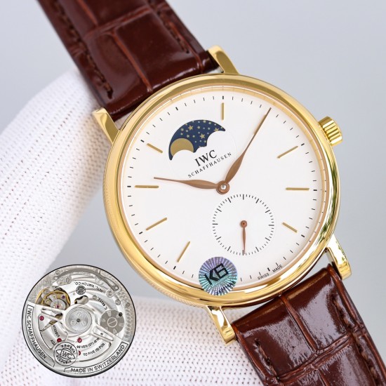 IWC アイ・ダブリュー・シTW新作 美の頂点 IWCポートフィーノ パーペチュアルカレンダー ムーンフェイズ IWC(アイ・ダブリュー・シー)が誇る最高傑作、ポルトフィーノIW510103オープンハートモデルが登場。高級316Lステンレススチールケース*鏡面研磨仕上げで滑らかな質感✨6時位置スモールセコンド*ハック機能搭載で正確な時刻調整が可能 - ローマ数字とバーインデックスの洗練された組み合わせ - 文字盤最外周に配置されたカレンダー * 優美な柳葉型時分針 *両面無反射コーティングサファイアガ IWC アイ・ダブリュー・シTW新作 美の頂点 IWCポートフィーノ パーペチュアルカレンダー ムーンフェイズ IWC(アイ・ダブリュー・シー)が誇る最高傑作、ポルトフィーノIW510103オープンハートモデルが登場。高級316Lステンレススチールケース*鏡面研磨仕上げで滑らかな質感✨6時位置スモールセコンド*ハック機能搭載で正確な時刻調整が可能 - ローマ数字とバーインデックスの洗練された組み合わせ - 文字盤最外周に配置されたカレンダー * 優美な柳葉型時分針 *両面無反射コーティングサファイアガ