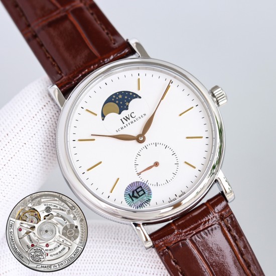 IWC アイ・ダブリュー・シTW新作 美の頂点 IWCポートフィーノ パーペチュアルカレンダー ムーンフェイズ IWC(アイ・ダブリュー・シー)が誇る最高傑作、ポルトフィーノIW510103オープンハートモデルが登場。高級316Lステンレススチールケース*鏡面研磨仕上げで滑らかな質感✨6時位置スモールセコンド*ハック機能搭載で正確な時刻調整が可能 - ローマ数字とバーインデックスの洗練された組み合わせ - 文字盤最外周に配置されたカレンダー * 優美な柳葉型時分針 *両面無反射コーティングサファイアガ IWC アイ・ダブリュー・シTW新作 美の頂点 IWCポートフィーノ パーペチュアルカレンダー ムーンフェイズ IWC(アイ・ダブリュー・シー)が誇る最高傑作、ポルトフィーノIW510103オープンハートモデルが登場。高級316Lステンレススチールケース*鏡面研磨仕上げで滑らかな質感✨6時位置スモールセコンド*ハック機能搭載で正確な時刻調整が可能 - ローマ数字とバーインデックスの洗練された組み合わせ - 文字盤最外周に配置されたカレンダー * 優美な柳葉型時分針 *両面無反射コーティングサファイアガ