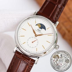 TW新作 美の頂点 IWCポートフィーノ パーペチュアルカレンダー ムーンフェイズ IWC(アイ・ダブリュー・シー)が誇る最高傑作、ポルトフィーノIW510103オープンハートモデルが登場。高級316Lステンレススチールケース*鏡面研磨仕上げで滑らかな質感✨6時位置スモールセコンド*ハック機能搭載で正確な時刻調整が可能  - ローマ数字とバーインデックスの洗練された組み合わせ  - 文字盤最外周に配置されたカレンダー * 優美な柳葉型時分針 *両面無反射コーティングサファイアガラス*プレミアム輸入牛革スト
