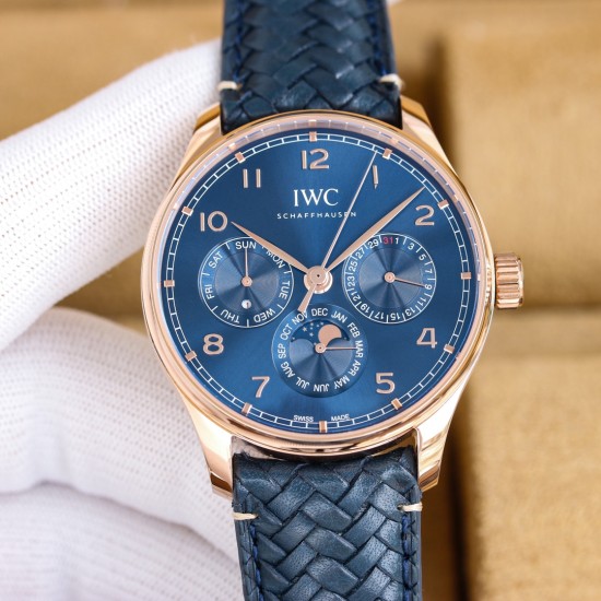 GEファクトリー最新作 隆重登場*IWCポルトギーゼ 最新モデル*時計、日付、曜日、閏年、真ムーンフェイズ、月表示を完璧に再現した至高のレプリカがついに登場。 その卓越した機能性と精巧な仕様はまさに「大器晩成」。時計愛好家の皆様、ぜひご堪能ください。- サイズ42mm×13mm(厚さは最適なバランス) - CNCトップクラス加工によるシャープで滑らかなライン- 前後サファイアクリスタルガラス 日本製9015ベースをCal.82650ムーブメントに完全改造* テンプ位置を正品と完全一致させるため、エンジ GEファクトリー最新作 隆重登場*IWCポルトギーゼ 最新モデル*時計、日付、曜日、閏年、真ムーンフェイズ、月表示を完璧に再現した至高のレプリカがついに登場。 その卓越した機能性と精巧な仕様はまさに「大器晩成」。時計愛好家の皆様、ぜひご堪能ください。- サイズ42mm×13mm(厚さは最適なバランス) - CNCトップクラス加工によるシャープで滑らかなライン- 前後サファイアクリスタルガラス 日本製9015ベースをCal.82650ムーブメントに完全改造* テンプ位置を正品と完全一致させるため、エンジ