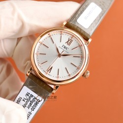 【超限定入荷】業界激震の超レアアイテム登場 IWCポートフィーノ34mm レディース自動巻きモデル 2022年アカデミー賞授賞式で多数の女性セレブが着用した 超話題のIWCポートフィーノが遂に上陸！1984年のデビュー以来、ポートフィーノシリーズは地中海のリゾート気分と永遠のエレガンスを融合させてきました。本モデルは34mmケースに進化し、より女性的で洗練されたデザインに。華奢な手首に最高のフィット感を実現！この機会を逃すな！一生ものの逸品です‼クラシックなステンレスケース 12時位置にVVSクラス南アフ