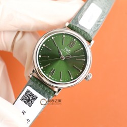 【超限定入荷】業界激震の超レアアイテム登場 IWCポートフィーノ34mm レディース自動巻きモデル 2022年アカデミー賞授賞式で多数の女性セレブが着用した 超話題のIWCポートフィーノが遂に上陸！1984年のデビュー以来、ポートフィーノシリーズは地中海のリゾート気分と永遠のエレガンスを融合させてきました。本モデルは34mmケースに進化し、より女性的で洗練されたデザインに。華奢な手首に最高のフィット感を実現！この機会を逃すな！一生ものの逸品です‼クラシックなステンレスケース 12時位置にVVSクラス南アフ