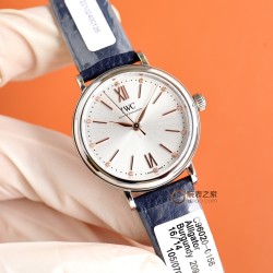 【超限定入荷】業界激震の超レアアイテム登場 IWCポートフィーノ34mm レディース自動巻きモデル 2022年アカデミー賞授賞式で多数の女性セレブが着用した 超話題のIWCポートフィーノが遂に上陸！1984年のデビュー以来、ポートフィーノシリーズは地中海のリゾート気分と永遠のエレガンスを融合させてきました。本モデルは34mmケースに進化し、より女性的で洗練されたデザインに。華奢な手首に最高のフィット感を実現！この機会を逃すな！一生ものの逸品です‼クラシックなステンレスケース 12時位置にVVSクラス南アフ