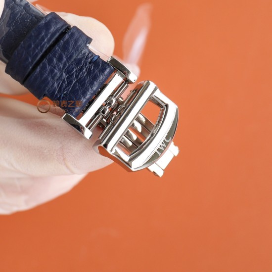 【超限定入荷】業界激震の超レアアイテム登場 IWCポートフィーノ34mm レディース自動巻きモデル 2022年アカデミー賞授賞式で多数の女性セレブが着用した 超話題のIWCポートフィーノが遂に上陸!1984年のデビュー以来、ポートフィーノシリーズは地中海のリゾート気分と永遠のエレガンスを融合させてきました。本モデルは34mmケースに進化し、より女性的で洗練されたデザインに。華奢な手首に最高のフィット感を実現!この機会を逃すな!一生ものの逸品です‼クラシックなステンレスケース 12時位置にVVSクラス南アフ 【超限定入荷】業界激震の超レアアイテム登場 IWCポートフィーノ34mm レディース自動巻きモデル 2022年アカデミー賞授賞式で多数の女性セレブが着用した 超話題のIWCポートフィーノが遂に上陸!1984年のデビュー以来、ポートフィーノシリーズは地中海のリゾート気分と永遠のエレガンスを融合させてきました。本モデルは34mmケースに進化し、より女性的で洗練されたデザインに。華奢な手首に最高のフィット感を実現!この機会を逃すな!一生ものの逸品です‼クラシックなステンレスケース 12時位置にVVSクラス南アフ