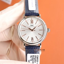 【超限定入荷】業界激震の超レアアイテム登場 IWCポートフィーノ34mm レディース自動巻きモデル 2022年アカデミー賞授賞式で多数の女性セレブが着用した 超話題のIWCポートフィーノが遂に上陸！1984年のデビュー以来、ポートフィーノシリーズは地中海のリゾート気分と永遠のエレガンスを融合させてきました。本モデルは34mmケースに進化し、より女性的で洗練されたデザインに。華奢な手首に最高のフィット感を実現！この機会を逃すな！一生ものの逸品です‼クラシックなステンレスケース 12時位置にVVSクラス南アフ