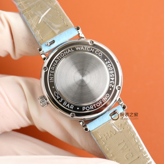 【超限定入荷】業界激震の超レアアイテム登場 IWCポートフィーノ34mm レディース自動巻きモデル 2022年アカデミー賞授賞式で多数の女性セレブが着用した 超話題のIWCポートフィーノが遂に上陸!1984年のデビュー以来、ポートフィーノシリーズは地中海のリゾート気分と永遠のエレガンスを融合させてきました。本モデルは34mmケースに進化し、より女性的で洗練されたデザインに。華奢な手首に最高のフィット感を実現!この機会を逃すな!一生ものの逸品です‼クラシックなステンレスケース 12時位置にVVSクラス南アフ 【超限定入荷】業界激震の超レアアイテム登場 IWCポートフィーノ34mm レディース自動巻きモデル 2022年アカデミー賞授賞式で多数の女性セレブが着用した 超話題のIWCポートフィーノが遂に上陸!1984年のデビュー以来、ポートフィーノシリーズは地中海のリゾート気分と永遠のエレガンスを融合させてきました。本モデルは34mmケースに進化し、より女性的で洗練されたデザインに。華奢な手首に最高のフィット感を実現!この機会を逃すな!一生ものの逸品です‼クラシックなステンレスケース 12時位置にVVSクラス南アフ