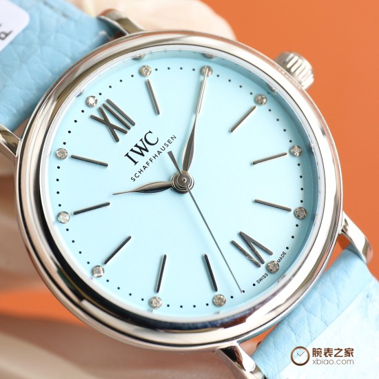 【超限定入荷】業界激震の超レアアイテム登場 IWCポートフィーノ34mm レディース自動巻きモデル 2022年アカデミー賞授賞式で多数の女性セレブが着用した 超話題のIWCポートフィーノが遂に上陸!1984年のデビュー以来、ポートフィーノシリーズは地中海のリゾート気分と永遠のエレガンスを融合させてきました。本モデルは34mmケースに進化し、より女性的で洗練されたデザインに。華奢な手首に最高のフィット感を実現!この機会を逃すな!一生ものの逸品です‼クラシックなステンレスケース 12時位置にVVSクラス南アフ 【超限定入荷】業界激震の超レアアイテム登場 IWCポートフィーノ34mm レディース自動巻きモデル 2022年アカデミー賞授賞式で多数の女性セレブが着用した 超話題のIWCポートフィーノが遂に上陸!1984年のデビュー以来、ポートフィーノシリーズは地中海のリゾート気分と永遠のエレガンスを融合させてきました。本モデルは34mmケースに進化し、より女性的で洗練されたデザインに。華奢な手首に最高のフィット感を実現!この機会を逃すな!一生ものの逸品です‼クラシックなステンレスケース 12時位置にVVSクラス南アフ
