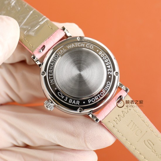 【超限定入荷】業界激震の超レアアイテム登場 IWCポートフィーノ34mm レディース自動巻きモデル 2022年アカデミー賞授賞式で多数の女性セレブが着用した 超話題のIWCポートフィーノが遂に上陸!1984年のデビュー以来、ポートフィーノシリーズは地中海のリゾート気分と永遠のエレガンスを融合させてきました。本モデルは34mmケースに進化し、より女性的で洗練されたデザインに。華奢な手首に最高のフィット感を実現!この機会を逃すな!一生ものの逸品です‼クラシックなステンレスケース 12時位置にVVSクラス南アフ 【超限定入荷】業界激震の超レアアイテム登場 IWCポートフィーノ34mm レディース自動巻きモデル 2022年アカデミー賞授賞式で多数の女性セレブが着用した 超話題のIWCポートフィーノが遂に上陸!1984年のデビュー以来、ポートフィーノシリーズは地中海のリゾート気分と永遠のエレガンスを融合させてきました。本モデルは34mmケースに進化し、より女性的で洗練されたデザインに。華奢な手首に最高のフィット感を実現!この機会を逃すな!一生ものの逸品です‼クラシックなステンレスケース 12時位置にVVSクラス南アフ