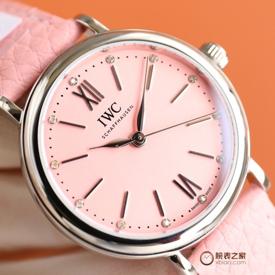 【超限定入荷】業界激震の超レアアイテム登場 IWCポートフィーノ34mm レディース自動巻きモデル 2022年アカデミー賞授賞式で多数の女性セレブが着用した 超話題のIWCポートフィーノが遂に上陸!1984年のデビュー以来、ポートフィーノシリーズは地中海のリゾート気分と永遠のエレガンスを融合させてきました。本モデルは34mmケースに進化し、より女性的で洗練されたデザインに。華奢な手首に最高のフィット感を実現!この機会を逃すな!一生ものの逸品です‼クラシックなステンレスケース 12時位置にVVSクラス南アフ 【超限定入荷】業界激震の超レアアイテム登場 IWCポートフィーノ34mm レディース自動巻きモデル 2022年アカデミー賞授賞式で多数の女性セレブが着用した 超話題のIWCポートフィーノが遂に上陸!1984年のデビュー以来、ポートフィーノシリーズは地中海のリゾート気分と永遠のエレガンスを融合させてきました。本モデルは34mmケースに進化し、より女性的で洗練されたデザインに。華奢な手首に最高のフィット感を実現!この機会を逃すな!一生ものの逸品です‼クラシックなステンレスケース 12時位置にVVSクラス南アフ