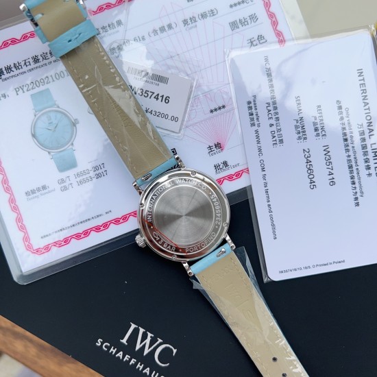 超特別入荷!IWCポートフィーノ34mm レディースモデル 正規流通ルートからの特別仕入れ!未開封新品!ディーラー印のみ欠品の正規品同様商品!2022年アカデミー賞女優たちに大人気の時計がついに登場。世界的に有名なIWCポートフィーノ34mm自動巻きモデルです。1984年の誕生以来、ポートフィーノシリーズは地中海のリラックスしたライフスタイルと永遠のエレガンスを融合させてきました。本モデルはケースサイズを34mmにコンパクト化し、より女性的で上品なデザインに。華奢な手首に最適な着け心地です。クラシックなス 超特別入荷!IWCポートフィーノ34mm レディースモデル 正規流通ルートからの特別仕入れ!未開封新品!ディーラー印のみ欠品の正規品同様商品!2022年アカデミー賞女優たちに大人気の時計がついに登場。世界的に有名なIWCポートフィーノ34mm自動巻きモデルです。1984年の誕生以来、ポートフィーノシリーズは地中海のリラックスしたライフスタイルと永遠のエレガンスを融合させてきました。本モデルはケースサイズを34mmにコンパクト化し、より女性的で上品なデザインに。華奢な手首に最適な着け心地です。クラシックなス