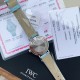 超特別入荷!IWCポートフィーノ34mm レディースモデル 正規流通ルートからの特別仕入れ!未開封新品!ディーラー印のみ欠品の正規品同様商品!2022年アカデミー賞女優たちに大人気の時計がついに登場。世界的に有名なIWCポートフィーノ34mm自動巻きモデルです。1984年の誕生以来、ポートフィーノシリーズは地中海のリラックスしたライフスタイルと永遠のエレガンスを融合させてきました。本モデルはケースサイズを34mmにコンパクト化し、より女性的で上品なデザインに。華奢な手首に最適な着け心地です。クラシックなス 超特別入荷!IWCポートフィーノ34mm レディースモデル 正規流通ルートからの特別仕入れ!未開封新品!ディーラー印のみ欠品の正規品同様商品!2022年アカデミー賞女優たちに大人気の時計がついに登場。世界的に有名なIWCポートフィーノ34mm自動巻きモデルです。1984年の誕生以来、ポートフィーノシリーズは地中海のリラックスしたライフスタイルと永遠のエレガンスを融合させてきました。本モデルはケースサイズを34mmにコンパクト化し、より女性的で上品なデザインに。華奢な手首に最適な着け心地です。クラシックなス