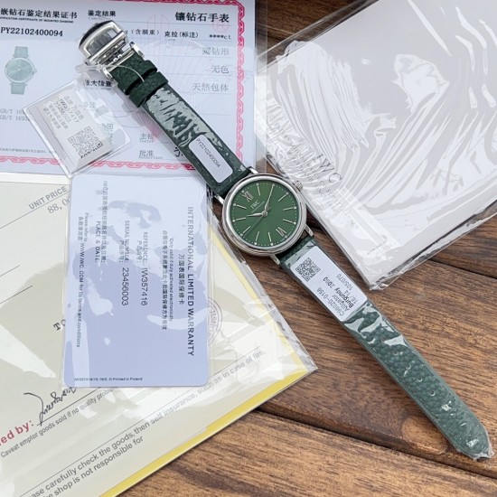 超特別入荷!IWCポートフィーノ34mm レディースモデル 正規流通ルートからの特別仕入れ!未開封新品!ディーラー印のみ欠品の正規品同様商品!2022年アカデミー賞女優たちに大人気の時計がついに登場。世界的に有名なIWCポートフィーノ34mm自動巻きモデルです。1984年の誕生以来、ポートフィーノシリーズは地中海のリラックスしたライフスタイルと永遠のエレガンスを融合させてきました。本モデルはケースサイズを34mmにコンパクト化し、より女性的で上品なデザインに。華奢な手首に最適な着け心地です。クラシックなス 超特別入荷!IWCポートフィーノ34mm レディースモデル 正規流通ルートからの特別仕入れ!未開封新品!ディーラー印のみ欠品の正規品同様商品!2022年アカデミー賞女優たちに大人気の時計がついに登場。世界的に有名なIWCポートフィーノ34mm自動巻きモデルです。1984年の誕生以来、ポートフィーノシリーズは地中海のリラックスしたライフスタイルと永遠のエレガンスを融合させてきました。本モデルはケースサイズを34mmにコンパクト化し、より女性的で上品なデザインに。華奢な手首に最適な着け心地です。クラシックなス