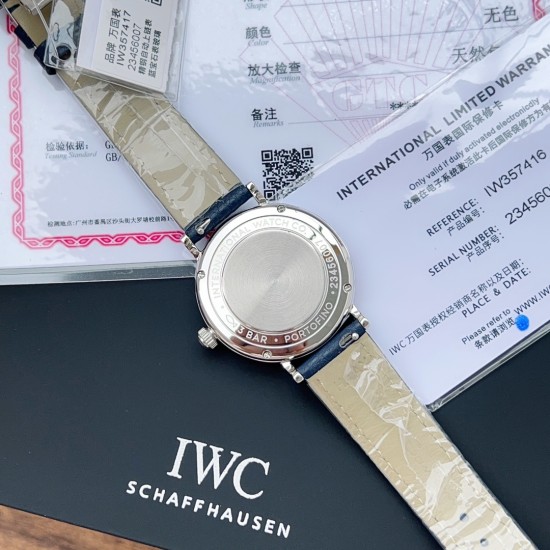 超特別入荷!IWCポートフィーノ34mm レディースモデル 正規流通ルートからの特別仕入れ!未開封新品!ディーラー印のみ欠品の正規品同様商品!2022年アカデミー賞女優たちに大人気の時計がついに登場。世界的に有名なIWCポートフィーノ34mm自動巻きモデルです。1984年の誕生以来、ポートフィーノシリーズは地中海のリラックスしたライフスタイルと永遠のエレガンスを融合させてきました。本モデルはケースサイズを34mmにコンパクト化し、より女性的で上品なデザインに。華奢な手首に最適な着け心地です。クラシックなス 超特別入荷!IWCポートフィーノ34mm レディースモデル 正規流通ルートからの特別仕入れ!未開封新品!ディーラー印のみ欠品の正規品同様商品!2022年アカデミー賞女優たちに大人気の時計がついに登場。世界的に有名なIWCポートフィーノ34mm自動巻きモデルです。1984年の誕生以来、ポートフィーノシリーズは地中海のリラックスしたライフスタイルと永遠のエレガンスを融合させてきました。本モデルはケースサイズを34mmにコンパクト化し、より女性的で上品なデザインに。華奢な手首に最適な着け心地です。クラシックなス