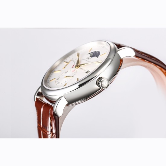 IWC(アイ・ダブリュー・シー)が誇る最高の傑作——「ポートフィーノ パーペチュアルカレンダー ムーンフェイズ」新作*ポートフィーノ IW510103 オープンハートモデル* が登場 *高級316Lステンレススチール*(鏡面研磨仕上げで滑らかな質感)6時位置にスモールセコンド*(ハック機能付き)実用性と美しさを兼ね備えた文字盤* 9時位置にパワーリザーブ表示*3時位置に「PORTOFINO」ロゴと日付窓**(オリジナルと同一のフォントカレンダーは文字盤の最外周に配置され、視認性抜群 *柳葉型の時・分針* IWC(アイ・ダブリュー・シー)が誇る最高の傑作——「ポートフィーノ パーペチュアルカレンダー ムーンフェイズ」新作*ポートフィーノ IW510103 オープンハートモデル* が登場 *高級316Lステンレススチール*(鏡面研磨仕上げで滑らかな質感)6時位置にスモールセコンド*(ハック機能付き)実用性と美しさを兼ね備えた文字盤* 9時位置にパワーリザーブ表示*3時位置に「PORTOFINO」ロゴと日付窓**(オリジナルと同一のフォントカレンダーは文字盤の最外周に配置され、視認性抜群 *柳葉型の時・分針*