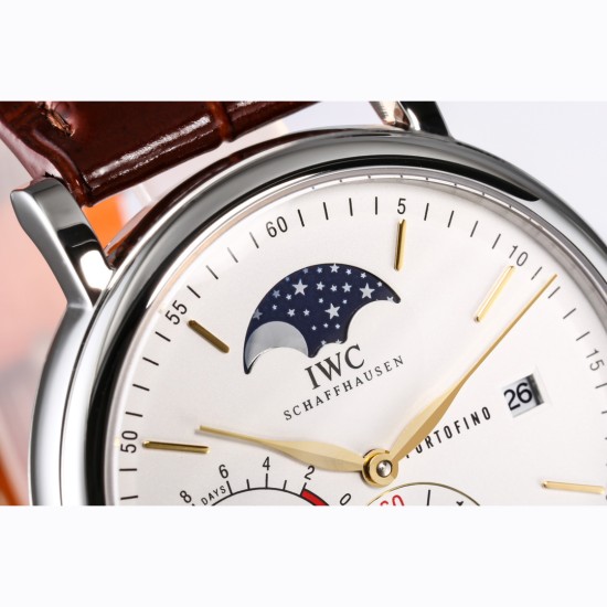 IWC(アイ・ダブリュー・シー)が誇る最高の傑作——「ポートフィーノ パーペチュアルカレンダー ムーンフェイズ」新作*ポートフィーノ IW510103 オープンハートモデル* が登場 *高級316Lステンレススチール*(鏡面研磨仕上げで滑らかな質感)6時位置にスモールセコンド*(ハック機能付き)実用性と美しさを兼ね備えた文字盤* 9時位置にパワーリザーブ表示*3時位置に「PORTOFINO」ロゴと日付窓**(オリジナルと同一のフォントカレンダーは文字盤の最外周に配置され、視認性抜群 *柳葉型の時・分針* IWC(アイ・ダブリュー・シー)が誇る最高の傑作——「ポートフィーノ パーペチュアルカレンダー ムーンフェイズ」新作*ポートフィーノ IW510103 オープンハートモデル* が登場 *高級316Lステンレススチール*(鏡面研磨仕上げで滑らかな質感)6時位置にスモールセコンド*(ハック機能付き)実用性と美しさを兼ね備えた文字盤* 9時位置にパワーリザーブ表示*3時位置に「PORTOFINO」ロゴと日付窓**(オリジナルと同一のフォントカレンダーは文字盤の最外周に配置され、視認性抜群 *柳葉型の時・分針*