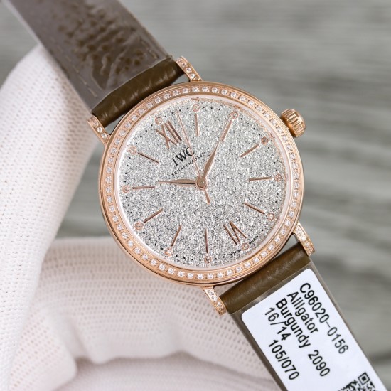 IWC(アイ・ダブリュー・シー) ポートフィーノ 34mm レディース機械式 新作入荷 世界的に有名なIWCポートフィーノのエレガントなデザインが、34mmのコンパクトケースでさらに女性的で上品な雰囲気に。華奢な手首にぴったりで、抜群の着け心地を実現。 スイス製ETA 2892(IWC独自名称:35111)または9015を搭載したフルオートマティック機械式ムーブメント。信頼性と精度に優れた機構です。アンチグレアサファイアクリスタルガラス(反射防止コーティング) アメリカンクロコダイル革ストラップ**(高 IWC(アイ・ダブリュー・シー) ポートフィーノ 34mm レディース機械式 新作入荷 世界的に有名なIWCポートフィーノのエレガントなデザインが、34mmのコンパクトケースでさらに女性的で上品な雰囲気に。華奢な手首にぴったりで、抜群の着け心地を実現。 スイス製ETA 2892(IWC独自名称:35111)または9015を搭載したフルオートマティック機械式ムーブメント。信頼性と精度に優れた機構です。アンチグレアサファイアクリスタルガラス(反射防止コーティング) アメリカンクロコダイル革ストラップ**(高