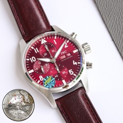 【匠の傑作】IWC（アイ・ダブリュー・シー）パイロットウォッチ新型モデルIW388101/IW388103。ステンレススチールケースは熟練の仕上げが施され、シャープで立体感のあるライン、調和の取れたカラーリングでどんなスタイルにも相性抜群。従来のパイロットウォッチよりケースサイズを41mmにコンパクト化し、現代男性ウォッチのゴールドサイズに最適化。文字盤はパイロットシリーズの伝統的なコックピット計器盤デザインを継承し、新開発のサファイアガラス裏蓋からは7750を改良した自社製ムーブメント69385型自動巻