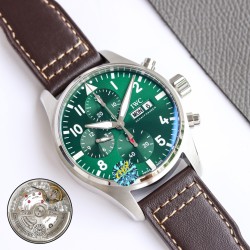 【匠の傑作】IWC（アイ・ダブリュー・シー）パイロットウォッチ新型モデルIW388101/IW388103。ステンレススチールケースは熟練の仕上げが施され、シャープで立体感のあるライン、調和の取れたカラーリングでどんなスタイルにも相性抜群。従来のパイロットウォッチよりケースサイズを41mmにコンパクト化し、現代男性ウォッチのゴールドサイズに最適化。文字盤はパイロットシリーズの伝統的なコックピット計器盤デザインを継承し、新開発のサファイアガラス裏蓋からは7750を改良した自社製ムーブメント69385型自動巻