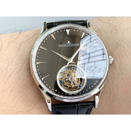 Jaeger-LeCoultreジャガー ルクルト マスターコントロール 1662451シリーズ*Cal.798 自動巻きトゥールビヨン*パワーリザーブ(動力貯蔵):45時間 *ストラップ*イタリアン・レザー(本革)*風防 サファイアクリスタルガラス *防水性能*3気圧(30メートル相当)*ケース径*42mm *ケース厚さ*13mm *バックルタイプ*デプロイアント(折り畳み式)*洗練されたトゥールビヨンの美しさをマスターコントロールシリーズの伝統に融合* Jaeger-LeCoultreジャガー ルクルト マスターコントロール 1662451シリーズ*Cal.798 自動巻きトゥールビヨン*パワーリザーブ(動力貯蔵):45時間 *ストラップ*イタリアン・レザー(本革)*風防 サファイアクリスタルガラス *防水性能*3気圧(30メートル相当)*ケース径*42mm *ケース厚さ*13mm *バックルタイプ*デプロイアント(折り畳み式)*洗練されたトゥールビヨンの美しさをマスターコントロールシリーズの伝統に融合*