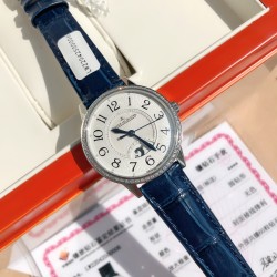 Jaeger-LeCoultre ジャガー・ルクルト「ランデブー（Rendez-Vous）」シリーズ ロマンティック登場～大メーカーの品質、エレガントな女性らしさ、ロマンチックな趣きを完璧に表現*ケース仕様ケース径：34mm ケース厚さ：8.9mm  - ベゼル：VS1.5クラスの南アフリカ産天然ダイヤモンド60石（総重量0.69カラット）を手作業で厳密にセッティング 「ダイヤモンドだけでもこの価格！」 と評判の高コスト仕様  *外装のこだわり*シンプルかつ洗練されたケース形状を精密研磨し、純正品と同等の