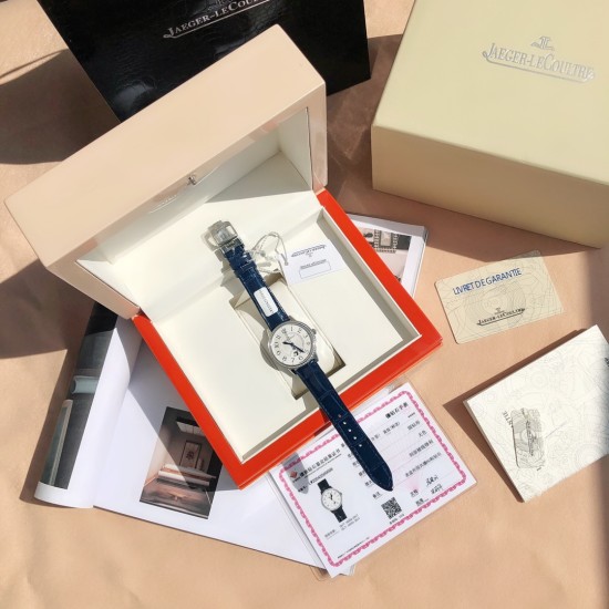 Jaeger-LeCoultre ジャガー・ルクルト「ランデブー(Rendez-Vous)」シリーズ ロマンティック登場~大メーカーの品質、エレガントな女性らしさ、ロマンチックな趣きを完璧に表現*ケース仕様ケース径:34mm ケース厚さ:8.9mm - ベゼル:VS1.5クラスの南アフリカ産天然ダイヤモンド60石(総重量0.69カラット)を手作業で厳密にセッティング 「ダイヤモンドだけでもこの価格!」 と評判の高コスト仕様 *外装のこだわり*シンプルかつ洗練されたケース形状を精密研磨し、純正品と同等の Jaeger-LeCoultre ジャガー・ルクルト「ランデブー(Rendez-Vous)」シリーズ ロマンティック登場~大メーカーの品質、エレガントな女性らしさ、ロマンチックな趣きを完璧に表現*ケース仕様ケース径:34mm ケース厚さ:8.9mm - ベゼル:VS1.5クラスの南アフリカ産天然ダイヤモンド60石(総重量0.69カラット)を手作業で厳密にセッティング 「ダイヤモンドだけでもこの価格!」 と評判の高コスト仕様 *外装のこだわり*シンプルかつ洗練されたケース形状を精密研磨し、純正品と同等の