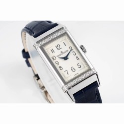 『優雅な長方形、宝石の輝き』*ジャガー・ルクルト リバーシーボ Q3288420（Q3288560 ボルドーレッド「リバーソ・ワン」）レディースクォーツ* CNCチームのたゆまぬ努力により*驚異的な再現度を達成*  素材：316Lステンレススチールを採用*製造工程*純正パーツを完全分解し*1:1 CNC切削加工*を実施 - 中央フレームは*ワンカット技術*で純正と同一製法を再現 - 上下パーツに刻印された*シリアルナンバーを完全一致**させることで、シームレスな組み立てを実現  - ケースは*5つの専用金