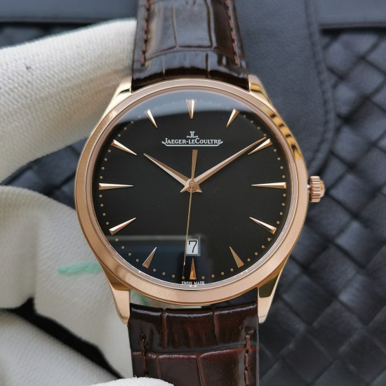 ウルトラシン マスターコントロール~驚異の薄さ、本物の美しさ~ジャガー・ルクルト (Jaeger-LeCoultre) ウルトラシン マスターコントロール Q1288420 日本製9015ムーブメントを*Cal.896仕様*に完全改造*直径40mm × 厚さ8.0mm (驚異的な薄さ) 316Lステンレススチール,サファイアクリスタルガラス (純正品と見紛う透明度), 高級牛皮製 + デプロイメントバックル, 3気圧(30m) *TWC最新作 - 18ヶ月の歳月をかけた渾身の一品*TWC最新作 - 18ヶ ウルトラシン マスターコントロール~驚異の薄さ、本物の美しさ~ジャガー・ルクルト (Jaeger-LeCoultre) ウルトラシン マスターコントロール Q1288420 日本製9015ムーブメントを*Cal.896仕様*に完全改造*直径40mm × 厚さ8.0mm (驚異的な薄さ) 316Lステンレススチール,サファイアクリスタルガラス (純正品と見紛う透明度), 高級牛皮製 + デプロイメントバックル, 3気圧(30m) *TWC最新作 - 18ヶ月の歳月をかけた渾身の一品*TWC最新作 - 18ヶ