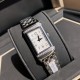 ジャガー ルクルトJaeger LeCoultre ジャガー・ルクルト リバーシブル腕時計、文字盤にはVSグレードのフルカットダイヤモンド26石を贅沢にセット。GTC鑑定書付き(1本ごとに1枚の証明書)。スイス製クォーツムーブメントを搭載。ドイツ輸入の316アップグレードスチールモデルは、繊細で洗練されたラインデザインと手作業による繊細なヘアライン仕上げが特徴。目を奪う長方形デザインが一瞬で心を捉えます。優美さと大胆さを融合させた「Reverso One(リバーソ・ワン)」シリーズの新作レディースモデル ジャガー ルクルトJaeger LeCoultre ジャガー・ルクルト リバーシブル腕時計、文字盤にはVSグレードのフルカットダイヤモンド26石を贅沢にセット。GTC鑑定書付き(1本ごとに1枚の証明書)。スイス製クォーツムーブメントを搭載。ドイツ輸入の316アップグレードスチールモデルは、繊細で洗練されたラインデザインと手作業による繊細なヘアライン仕上げが特徴。目を奪う長方形デザインが一瞬で心を捉えます。優美さと大胆さを融合させた「Reverso One(リバーソ・ワン)」シリーズの新作レディースモデル
