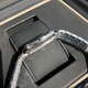 ジャガー ルクルトJaeger LeCoultre ジャガー・ルクルト リバーシブル腕時計、文字盤にはVSグレードのフルカットダイヤモンド26石を贅沢にセット。GTC鑑定書付き(1本ごとに1枚の証明書)。スイス製クォーツムーブメントを搭載。ドイツ輸入の316アップグレードスチールモデルは、繊細で洗練されたラインデザインと手作業による繊細なヘアライン仕上げが特徴。目を奪う長方形デザインが一瞬で心を捉えます。優美さと大胆さを融合させた「Reverso One(リバーソ・ワン)」シリーズの新作レディースモデル ジャガー ルクルトJaeger LeCoultre ジャガー・ルクルト リバーシブル腕時計、文字盤にはVSグレードのフルカットダイヤモンド26石を贅沢にセット。GTC鑑定書付き(1本ごとに1枚の証明書)。スイス製クォーツムーブメントを搭載。ドイツ輸入の316アップグレードスチールモデルは、繊細で洗練されたラインデザインと手作業による繊細なヘアライン仕上げが特徴。目を奪う長方形デザインが一瞬で心を捉えます。優美さと大胆さを融合させた「Reverso One(リバーソ・ワン)」シリーズの新作レディースモデル