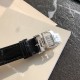 ジャガー ルクルトJaeger-LeCoultre ジャガー・ルクルト 月相マスターシリーズ。最もコストパフォーマンスの高い男性用腕時計、ジャガー・ルクルト マスターが入荷しました!2021年の新モデルで、月相盤の変化をあなたに見せてくれます。(時計ケースの直径は39mm、ケースの厚さは9.9mm)。6時位置のサブダイヤルには陽暦と陰暦(月相)の両方の日付表示があり、月相は1ヶ月で1周します。すべての機能がそろっています。【月相盤】3Dメタル製の月相です。【ムーブメント】腕時計の盤面を側面から見ると、わず ジャガー ルクルトJaeger-LeCoultre ジャガー・ルクルト 月相マスターシリーズ。最もコストパフォーマンスの高い男性用腕時計、ジャガー・ルクルト マスターが入荷しました!2021年の新モデルで、月相盤の変化をあなたに見せてくれます。(時計ケースの直径は39mm、ケースの厚さは9.9mm)。6時位置のサブダイヤルには陽暦と陰暦(月相)の両方の日付表示があり、月相は1ヶ月で1周します。すべての機能がそろっています。【月相盤】3Dメタル製の月相です。【ムーブメント】腕時計の盤面を側面から見ると、わず