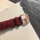 ジャガー ルクルトJaeger-LeCoultre月相マスターシリーズ。最もコストパフォーマンスの高い男性用腕時計、ジャガー・ルクルト マスターが入荷しました!2021年の新モデルで、月相盤の変化をあなたに見せてくれます。(時計ケースの直径は39mm、ケースの厚さは9.9mm)。6時位置のサブダイヤルには陽暦と陰暦(月相)の両方の日付表示があり、月相は1ヶ月で1周します。すべての機能がそろっています。【月相盤】3Dメタル製の月相です。【ムーブメント】腕時計の盤面を側面から見ると、わずかに湾曲していることが ジャガー ルクルトJaeger-LeCoultre月相マスターシリーズ。最もコストパフォーマンスの高い男性用腕時計、ジャガー・ルクルト マスターが入荷しました!2021年の新モデルで、月相盤の変化をあなたに見せてくれます。(時計ケースの直径は39mm、ケースの厚さは9.9mm)。6時位置のサブダイヤルには陽暦と陰暦(月相)の両方の日付表示があり、月相は1ヶ月で1周します。すべての機能がそろっています。【月相盤】3Dメタル製の月相です。【ムーブメント】腕時計の盤面を側面から見ると、わずかに湾曲していることが