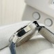 ジャガー・ルクルト Jaeger-LeCoultre デイヴァンティーシリーズのモデル Q3572430 の腕時計です!【ムーブメント】エタ 9015 ムーブメントを採用しています。6時位置の月相盤は 1 ヶ月で 1 周します。7時の方向にある時計ケースのボタンで月相機能を調整できます。 【時計ケース】直径は 34 ミリ、ケースの厚さは 8.8 ミリです!オリジナルの精鋼の素材を使用して作られており、時計リングには、密に並んだブリリアントカットのダイヤモンドがインレイされています。【文字盤】ギボージュ模様 ジャガー・ルクルト Jaeger-LeCoultre デイヴァンティーシリーズのモデル Q3572430 の腕時計です!【ムーブメント】エタ 9015 ムーブメントを採用しています。6時位置の月相盤は 1 ヶ月で 1 周します。7時の方向にある時計ケースのボタンで月相機能を調整できます。 【時計ケース】直径は 34 ミリ、ケースの厚さは 8.8 ミリです!オリジナルの精鋼の素材を使用して作られており、時計リングには、密に並んだブリリアントカットのダイヤモンドがインレイされています。【文字盤】ギボージュ模様