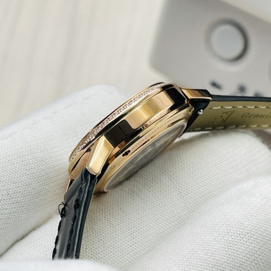 【Factory2022のもう一つの人気の名作】V4アップグレード版、ジャガー・ルクルト Jaeger-LeCoultre デイヴァンティーシリーズの腕時計!ロマンチックに登場し、シンプルで淑やかで、ロマンチックな情緒を存分に表現します!【時計ケース】ケース径は29MM/34MM/36MM、ケースの厚さは8.52MMで、シンプルでスッキリした外観が丁寧に研磨され、研磨技術が一致するように保証されています。時計リングには合計60個のトップクラスのシュワロフスキーの美しいダイヤモンドが取り付けられており、合計 【Factory2022のもう一つの人気の名作】V4アップグレード版、ジャガー・ルクルト Jaeger-LeCoultre デイヴァンティーシリーズの腕時計!ロマンチックに登場し、シンプルで淑やかで、ロマンチックな情緒を存分に表現します!【時計ケース】ケース径は29MM/34MM/36MM、ケースの厚さは8.52MMで、シンプルでスッキリした外観が丁寧に研磨され、研磨技術が一致するように保証されています。時計リングには合計60個のトップクラスのシュワロフスキーの美しいダイヤモンドが取り付けられており、合計