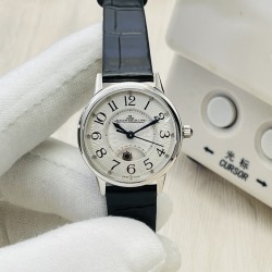 【時計ケース】ケース径は29MM/34MM/36MM、ケースの厚さは8.52MMで、シンプルでスッキリした外観が丁寧に研磨され、研磨技術が一致するように保証されています。時計リングには合計60個のトップクラスのシュワロフスキーの美しいダイヤモンドが取り付けられており、合計重量は0.69 クラットです。ダイヤモンドの取り付けは厳格に行われています。【技術的な突破】オリジナルのカレンダー/白昼/星/選択可能/時・分・秒の切り替え機能を完璧に再現し、時計の精度が安定しており、品質が保証されています！【時計ベルト