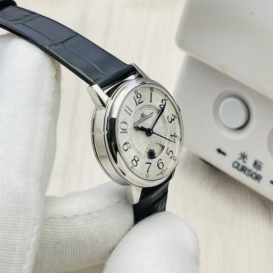 【時計ケース】ケース径は29MM/34MM/36MM、ケースの厚さは8.52MMで、シンプルでスッキリした外観が丁寧に研磨され、研磨技術が一致するように保証されています。時計リングには合計60個のトップクラスのシュワロフスキーの美しいダイヤモンドが取り付けられており、合計重量は0.69 クラットです。ダイヤモンドの取り付けは厳格に行われています。【技術的な突破】オリジナルのカレンダー/白昼/星/選択可能/時・分・秒の切り替え機能を完璧に再現し、時計の精度が安定しており、品質が保証されています!【時計ベルト 【時計ケース】ケース径は29MM/34MM/36MM、ケースの厚さは8.52MMで、シンプルでスッキリした外観が丁寧に研磨され、研磨技術が一致するように保証されています。時計リングには合計60個のトップクラスのシュワロフスキーの美しいダイヤモンドが取り付けられており、合計重量は0.69 クラットです。ダイヤモンドの取り付けは厳格に行われています。【技術的な突破】オリジナルのカレンダー/白昼/星/選択可能/時・分・秒の切り替え機能を完璧に再現し、時計の精度が安定しており、品質が保証されています!【時計ベルト