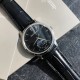 ジャガー ルクルトJaeger-LeCoultre ジャガー・ルクルトの月相マスターシリーズ、最もコストパフォーマンスの高い男性用時計ジャガー・ルクルトのマスターが入荷致しました!2021年の新モデルで、月相ダイヤルの変化をお楽しみいただけます。(ケース直径39mm、ケースの厚さ9.9mm)。6時位置のサブダイヤルには太陽暦と陰暦(月相)の両方の日付表示があり、月相は1ヶ月で1周します。機能が全て備わっております。【月相ダイヤル】3Dメタル月相【ムーブメント】Cal.925/1一体ムーブメント、オリジナル ジャガー ルクルトJaeger-LeCoultre ジャガー・ルクルトの月相マスターシリーズ、最もコストパフォーマンスの高い男性用時計ジャガー・ルクルトのマスターが入荷致しました!2021年の新モデルで、月相ダイヤルの変化をお楽しみいただけます。(ケース直径39mm、ケースの厚さ9.9mm)。6時位置のサブダイヤルには太陽暦と陰暦(月相)の両方の日付表示があり、月相は1ヶ月で1周します。機能が全て備わっております。【月相ダイヤル】3Dメタル月相【ムーブメント】Cal.925/1一体ムーブメント、オリジナル