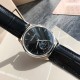 ジャガー ルクルトJaeger-LeCoultre ジャガー・ルクルトの月相マスターシリーズ、最もコストパフォーマンスの高い男性用時計ジャガー・ルクルトのマスターが入荷致しました!2021年の新モデルで、月相ダイヤルの変化をお楽しみいただけます。(ケース直径39mm、ケースの厚さ9.9mm)。6時位置のサブダイヤルには太陽暦と陰暦(月相)の両方の日付表示があり、月相は1ヶ月で1周します。機能が全て備わっております。【月相ダイヤル】3Dメタル月相【ムーブメント】Cal.925/1一体ムーブメント、オリジナル ジャガー ルクルトJaeger-LeCoultre ジャガー・ルクルトの月相マスターシリーズ、最もコストパフォーマンスの高い男性用時計ジャガー・ルクルトのマスターが入荷致しました!2021年の新モデルで、月相ダイヤルの変化をお楽しみいただけます。(ケース直径39mm、ケースの厚さ9.9mm)。6時位置のサブダイヤルには太陽暦と陰暦(月相)の両方の日付表示があり、月相は1ヶ月で1周します。機能が全て備わっております。【月相ダイヤル】3Dメタル月相【ムーブメント】Cal.925/1一体ムーブメント、オリジナル