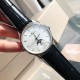 ジャガー ルクルトJaeger-LeCoultre ジャガー・ルクルトの月相マスターシリーズ、最もコストパフォーマンスの高い男性用時計ジャガー・ルクルトのマスターが入荷致しました!2021年の新モデルで、月相ダイヤルの変化をお楽しみいただけます。(ケース直径39mm、ケースの厚さ9.9mm)。6時位置のサブダイヤルには太陽暦と陰暦(月相)の両方の日付表示があり、月相は1ヶ月で1周します。機能が全て備わっております。【月相ダイヤル】3Dメタル月相【ムーブメント】Cal.925/1一体ムーブメント、オリジナル ジャガー ルクルトJaeger-LeCoultre ジャガー・ルクルトの月相マスターシリーズ、最もコストパフォーマンスの高い男性用時計ジャガー・ルクルトのマスターが入荷致しました!2021年の新モデルで、月相ダイヤルの変化をお楽しみいただけます。(ケース直径39mm、ケースの厚さ9.9mm)。6時位置のサブダイヤルには太陽暦と陰暦(月相)の両方の日付表示があり、月相は1ヶ月で1周します。機能が全て備わっております。【月相ダイヤル】3Dメタル月相【ムーブメント】Cal.925/1一体ムーブメント、オリジナル