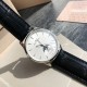 ジャガー ルクルトJaeger-LeCoultre ジャガー・ルクルトの月相マスターシリーズ、最もコストパフォーマンスの高い男性用時計ジャガー・ルクルトのマスターが入荷致しました!2021年の新モデルで、月相ダイヤルの変化をお楽しみいただけます。(ケース直径39mm、ケースの厚さ9.9mm)。6時位置のサブダイヤルには太陽暦と陰暦(月相)の両方の日付表示があり、月相は1ヶ月で1周します。機能が全て備わっております。【月相ダイヤル】3Dメタル月相【ムーブメント】Cal.925/1一体ムーブメント、オリジナル ジャガー ルクルトJaeger-LeCoultre ジャガー・ルクルトの月相マスターシリーズ、最もコストパフォーマンスの高い男性用時計ジャガー・ルクルトのマスターが入荷致しました!2021年の新モデルで、月相ダイヤルの変化をお楽しみいただけます。(ケース直径39mm、ケースの厚さ9.9mm)。6時位置のサブダイヤルには太陽暦と陰暦(月相)の両方の日付表示があり、月相は1ヶ月で1周します。機能が全て備わっております。【月相ダイヤル】3Dメタル月相【ムーブメント】Cal.925/1一体ムーブメント、オリジナル