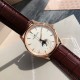 ジャガー ルクルトJaeger-LeCoultre ジャガー・ルクルトの月相マスターシリーズ、最もコストパフォーマンスの高い男性用時計ジャガー・ルクルトのマスターが入荷致しました!2021年の新モデルで、月相ダイヤルの変化をお楽しみいただけます。(ケース直径39mm、ケースの厚さ9.9mm)。6時位置のサブダイヤルには太陽暦と陰暦(月相)の両方の日付表示があり、月相は1ヶ月で1周します。機能が全て備わっております。【月相ダイヤル】3Dメタル月相【ムーブメント】Cal.925/1一体ムーブメント、オリジナル ジャガー ルクルトJaeger-LeCoultre ジャガー・ルクルトの月相マスターシリーズ、最もコストパフォーマンスの高い男性用時計ジャガー・ルクルトのマスターが入荷致しました!2021年の新モデルで、月相ダイヤルの変化をお楽しみいただけます。(ケース直径39mm、ケースの厚さ9.9mm)。6時位置のサブダイヤルには太陽暦と陰暦(月相)の両方の日付表示があり、月相は1ヶ月で1周します。機能が全て備わっております。【月相ダイヤル】3Dメタル月相【ムーブメント】Cal.925/1一体ムーブメント、オリジナル