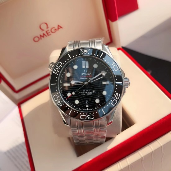 オメガ OMEGA 2023 年に初発されたアップグレードされた大人気モデルで、人気のあるクラシックな存在です。アーチ形の傷つきにくいサファイアガラスの鏡面を採用しており、シチズンのムーブメントの耐久性に十分に対応しています。修正用のリング部分と文字盤部分の色調を一致させており、ケースの形状とバンドの形状のアークが非常に完璧です。 オメガ OMEGA 2023 年に初発されたアップグレードされた大人気モデルで、人気のあるクラシックな存在です。アーチ形の傷つきにくいサファイアガラスの鏡面を採用しており、シチズンのムーブメントの耐久性に十分に対応しています。修正用のリング部分と文字盤部分の色調を一致させており、ケースの形状とバンドの形状のアークが非常に完璧です。