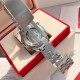 オメガ OMEGA 2023 年に初発されたアップグレードされた大人気モデルで、人気のあるクラシックな存在です。アーチ形の傷つきにくいサファイアガラスの鏡面を採用しており、シチズンのムーブメントの耐久性に十分に対応しています。修正用のリング部分と文字盤部分の色調を一致させており、ケースの形状とバンドの形状のアークが非常に完璧です。 オメガ OMEGA 2023 年に初発されたアップグレードされた大人気モデルで、人気のあるクラシックな存在です。アーチ形の傷つきにくいサファイアガラスの鏡面を採用しており、シチズンのムーブメントの耐久性に十分に対応しています。修正用のリング部分と文字盤部分の色調を一致させており、ケースの形状とバンドの形状のアークが非常に完璧です。