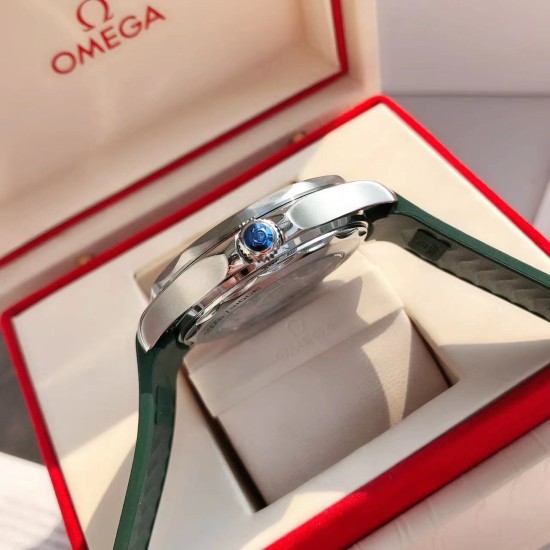 オメガ OMEGA 2023 年に初発されたアップグレードされた大人気モデルで、人気のあるクラシックな存在です。アーチ形の傷つきにくいサファイアガラスの鏡面を採用しており、シチズンのムーブメントの耐久性に十分に対応しています。修正用のリング部分と文字盤部分の色調を一致させており、ケースの形状とバンドの形状のアークが非常に完璧です。 オメガ OMEGA 2023 年に初発されたアップグレードされた大人気モデルで、人気のあるクラシックな存在です。アーチ形の傷つきにくいサファイアガラスの鏡面を採用しており、シチズンのムーブメントの耐久性に十分に対応しています。修正用のリング部分と文字盤部分の色調を一致させており、ケースの形状とバンドの形状のアークが非常に完璧です。
