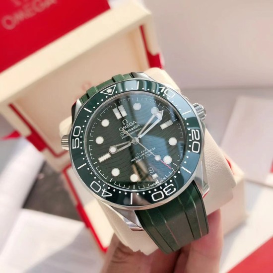 オメガ OMEGA 2023 年に初発されたアップグレードされた大人気モデルで、人気のあるクラシックな存在です。アーチ形の傷つきにくいサファイアガラスの鏡面を採用しており、シチズンのムーブメントの耐久性に十分に対応しています。修正用のリング部分と文字盤部分の色調を一致させており、ケースの形状とバンドの形状のアークが非常に完璧です。 オメガ OMEGA 2023 年に初発されたアップグレードされた大人気モデルで、人気のあるクラシックな存在です。アーチ形の傷つきにくいサファイアガラスの鏡面を採用しており、シチズンのムーブメントの耐久性に十分に対応しています。修正用のリング部分と文字盤部分の色調を一致させており、ケースの形状とバンドの形状のアークが非常に完璧です。