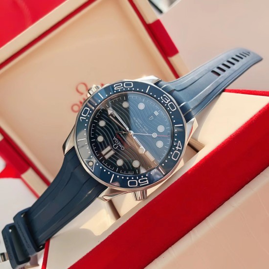 オメガ OMEGA 2023 年に初発されたアップグレードされた大人気モデルで、人気のあるクラシックな存在です。アーチ形の傷つきにくいサファイアガラスの鏡面を採用しており、シチズンのムーブメントの耐久性に十分に対応しています。修正用のリング部分と文字盤部分の色調を一致させており、ケースの形状とバンドの形状のアークが非常に完璧です。 オメガ OMEGA 2023 年に初発されたアップグレードされた大人気モデルで、人気のあるクラシックな存在です。アーチ形の傷つきにくいサファイアガラスの鏡面を採用しており、シチズンのムーブメントの耐久性に十分に対応しています。修正用のリング部分と文字盤部分の色調を一致させており、ケースの形状とバンドの形状のアークが非常に完璧です。