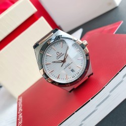 2022年の大ヒット商品！全く新しいオメガ（OMEGA）「Constellation Gents」コンステレーション ジェンツ シリーズ。新しいシチズン（Citizen）ムーブメントを搭載した、高品質で超お手頃価格の又一代表作です。サファイアガラスの防かすりガラス ミラー面で、時刻の読み取りがはっきりします。防水性能は抜群で、安心して泳ぐことができます! 316Lステンレス スチールの時計ケースで、同じ材質のブレスレットはCNCカッティング技術を採用しており、ケースの形状と接続部分が完璧にマッチしています