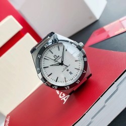 2022年の大ヒット商品！全く新しいオメガ（OMEGA）「Constellation Gents」コンステレーション ジェンツ シリーズ。新しいシチズン（Citizen）ムーブメントを搭載した、高品質で超お手頃価格の又一代表作です。サファイアガラスの防かすりガラス ミラー面で、時刻の読み取りがはっきりします。防水性能は抜群で、安心して泳ぐことができます! 316Lステンレス スチールの時計ケースで、同じ材質のブレスレットはCNCカッティング技術を採用しており、ケースの形状と接続部分が完璧にマッチしています